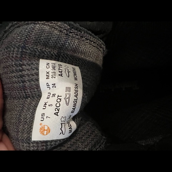 Women’s Matte Black Timberland lace up boots - Picture 3 of 3